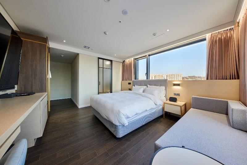 H1 Hotel image