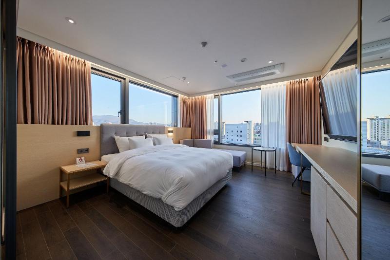 H1 Hotel image