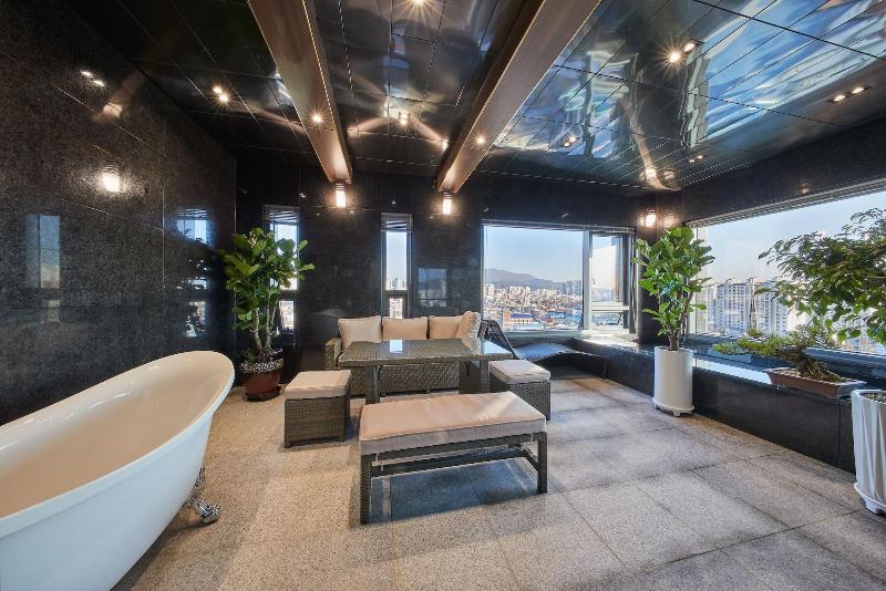 H1 Hotel image