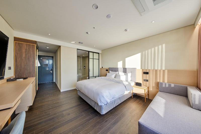 H1 Hotel image