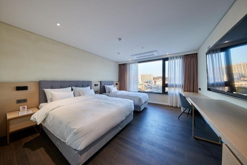 H1 Hotel image