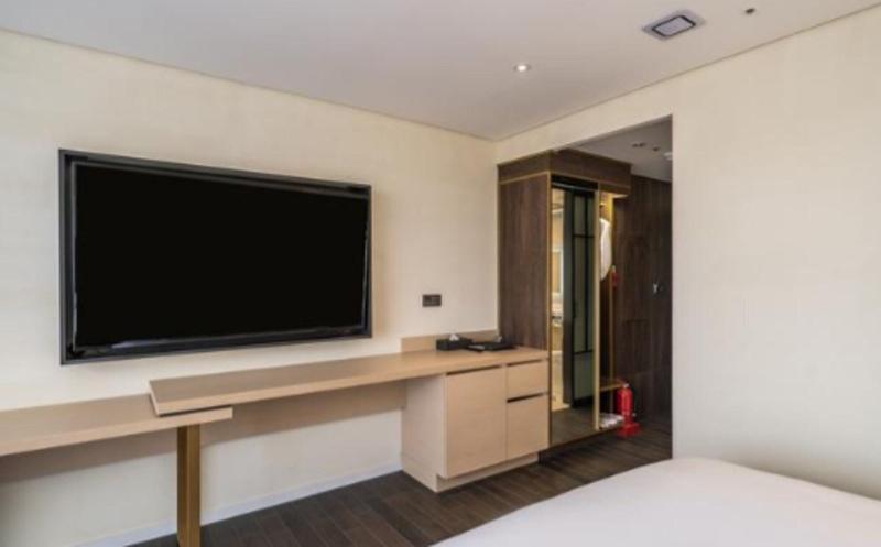 H1 Hotel image