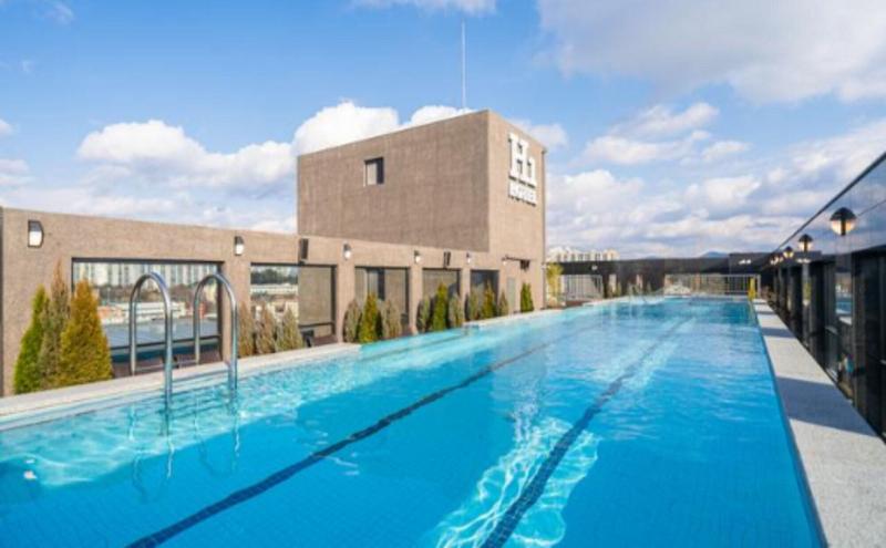H1 Hotel image