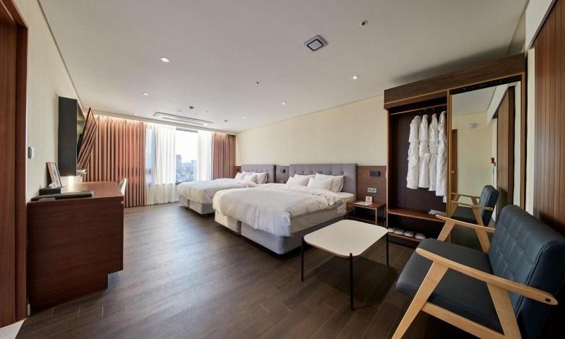 H1 Hotel image