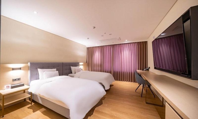 H1 Hotel image