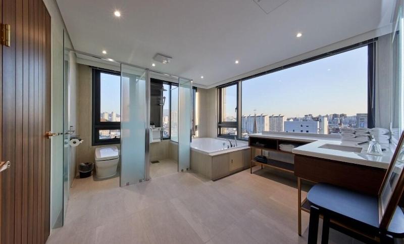H1 Hotel image