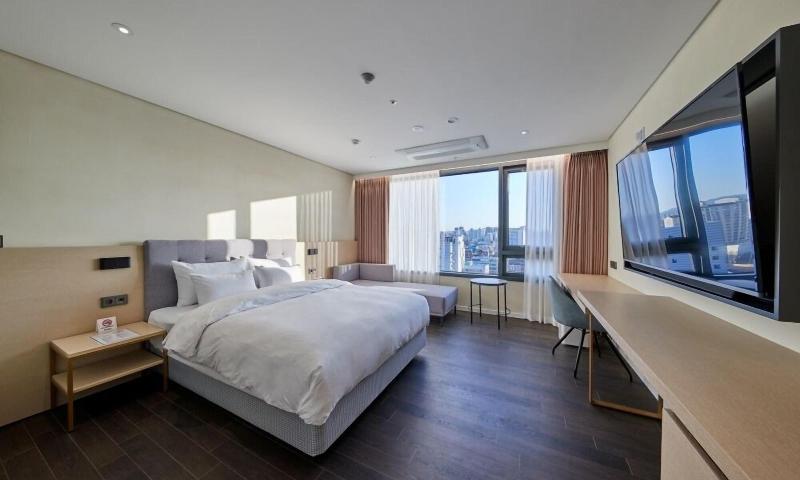 H1 Hotel image
