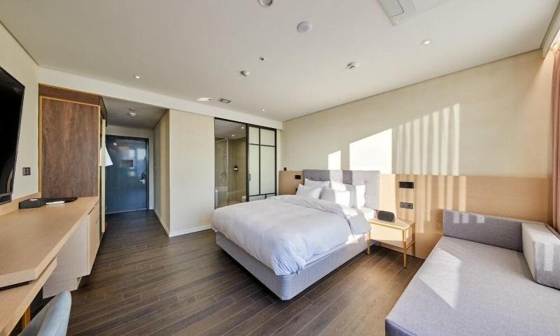 H1 Hotel image