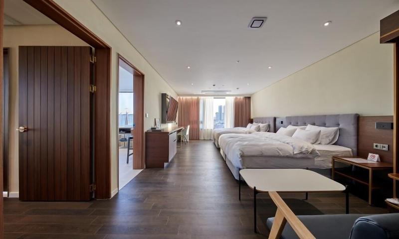 H1 Hotel image