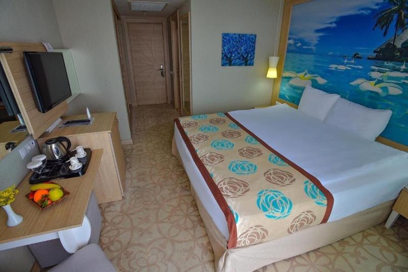Hotel Izgrev Spa & Aqua Park image
