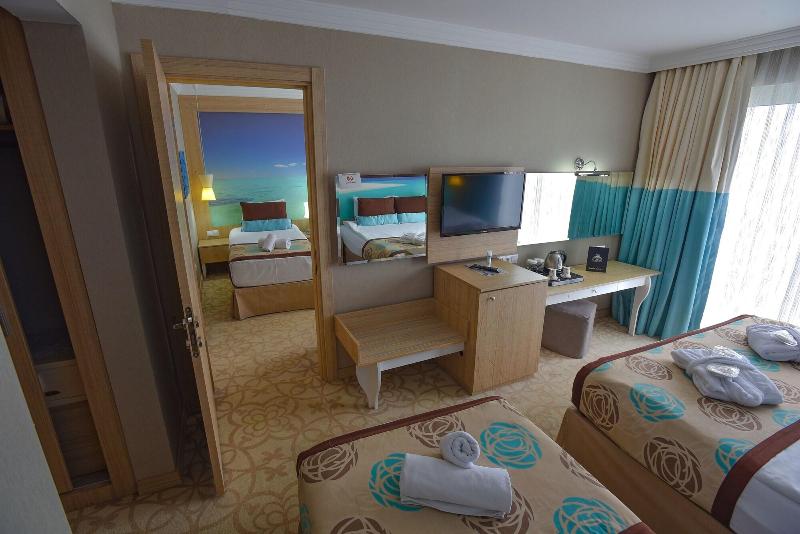 Hotel Izgrev Spa & Aqua Park image