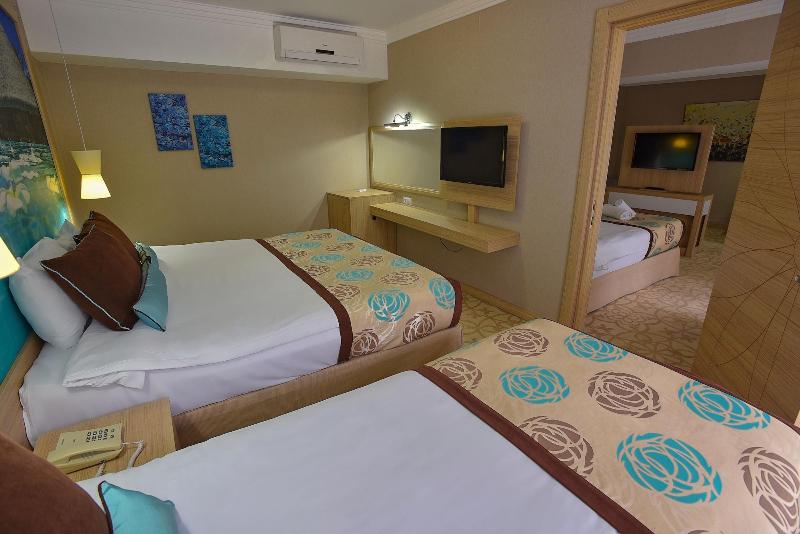 Hotel Izgrev Spa & Aqua Park image
