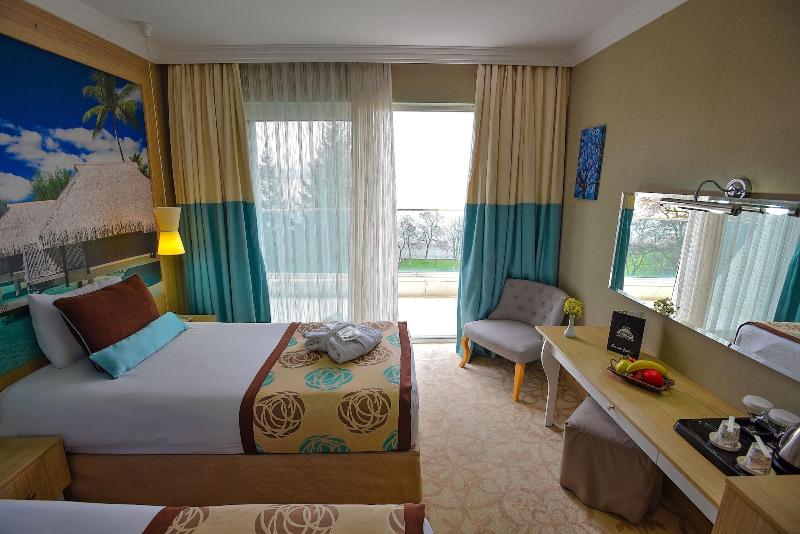 Hotel Izgrev Spa & Aqua Park image