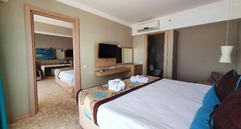 Hotel Izgrev Spa & Aqua Park image