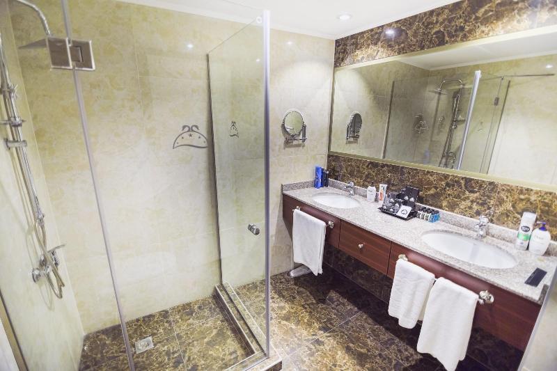 Hotel Izgrev Spa & Aqua Park image