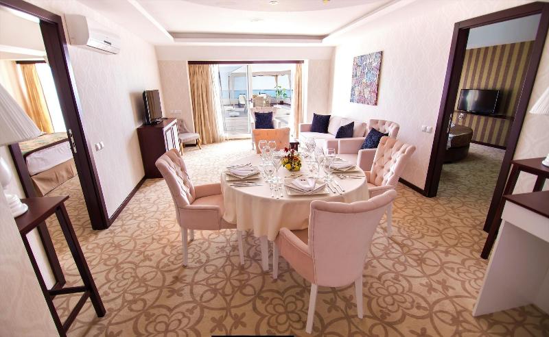 Hotel Izgrev Spa & Aqua Park image