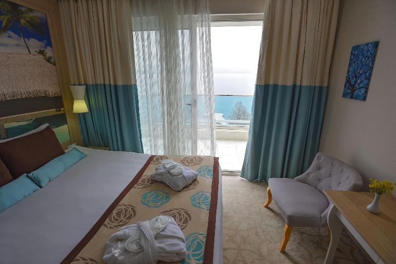 Hotel Izgrev Spa & Aqua Park image
