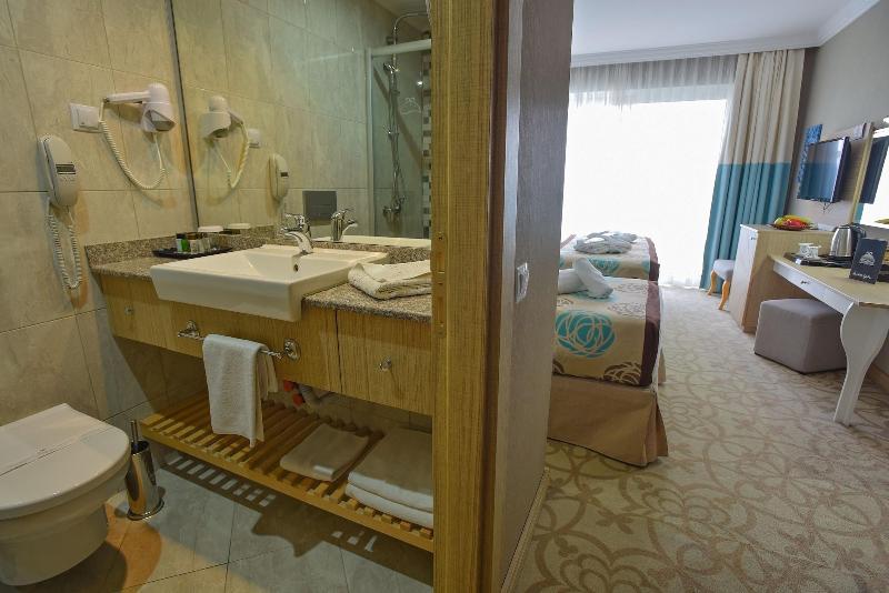Hotel Izgrev Spa & Aqua Park image