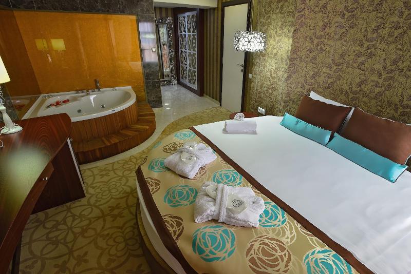 Hotel Izgrev Spa & Aqua Park image