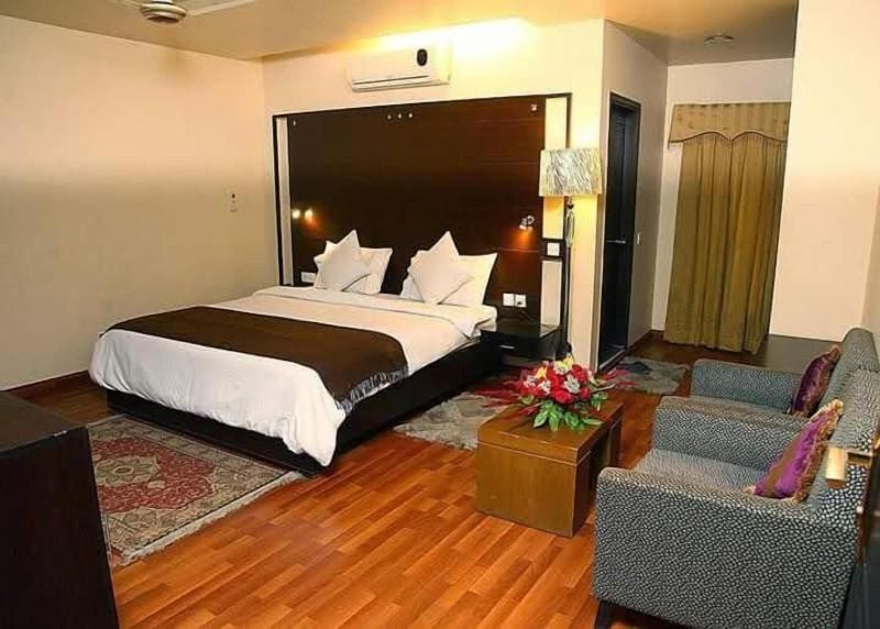 HirA GuesT HousE & BanqueT image