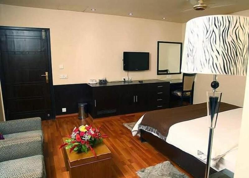 HirA GuesT HousE & BanqueT image