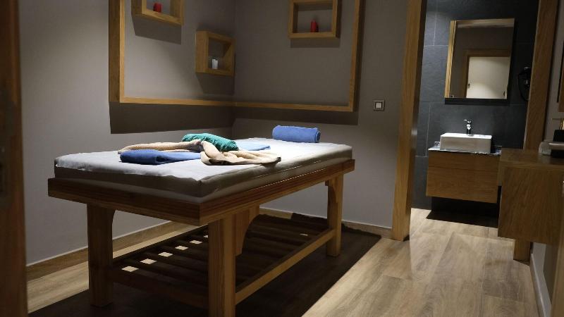 Qua Comfort Hotel image