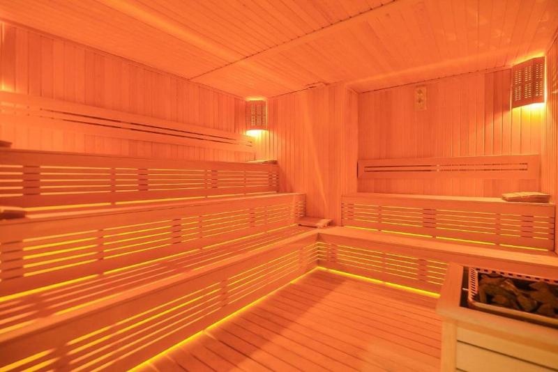 Qua Comfort Hotel image