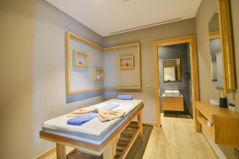 Qua Comfort Hotel image