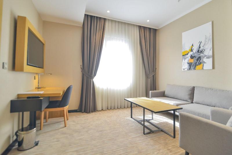Qua Comfort Hotel image