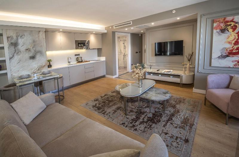 Valente Suites & Hotel image