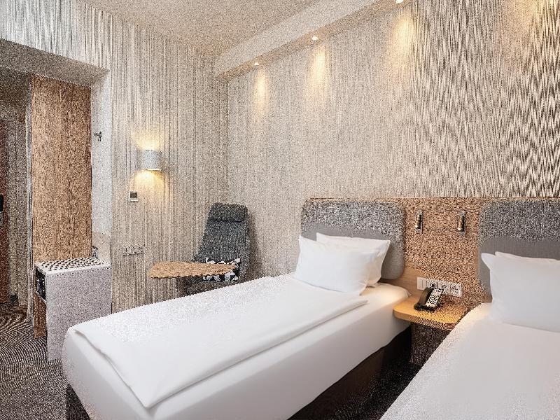 Holiday Inn Express Munich North image