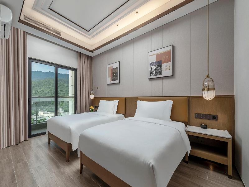 Holiday Inn and Suites Sanya Yalong Bay image