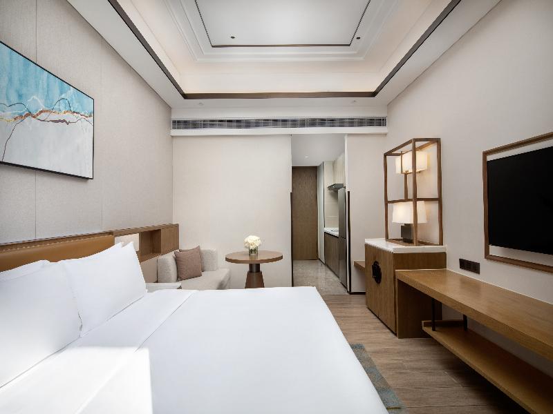 Holiday Inn and Suites Sanya Yalong Bay image