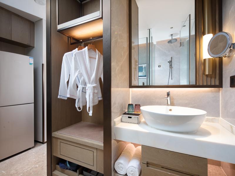 Holiday Inn and Suites Sanya Yalong Bay image