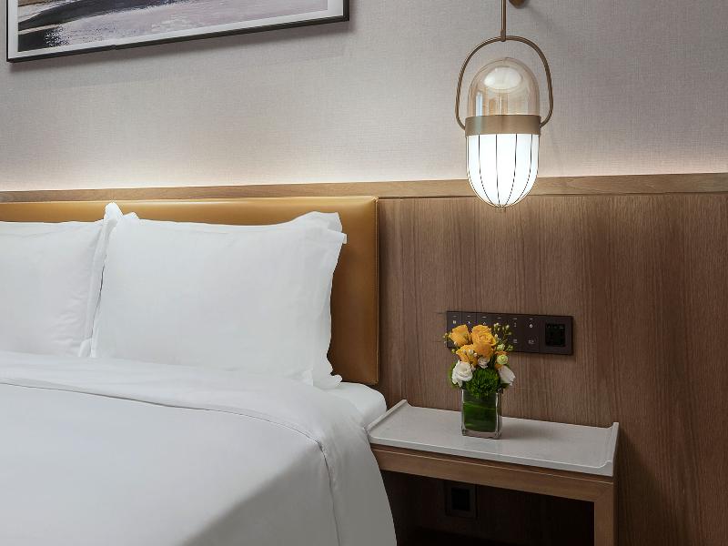 Holiday Inn and Suites Sanya Yalong Bay image
