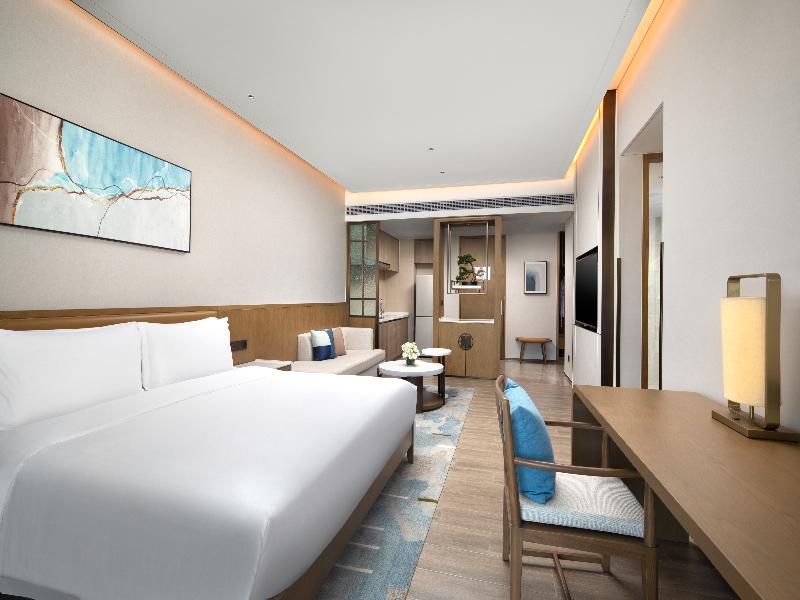 Holiday Inn and Suites Sanya Yalong Bay image