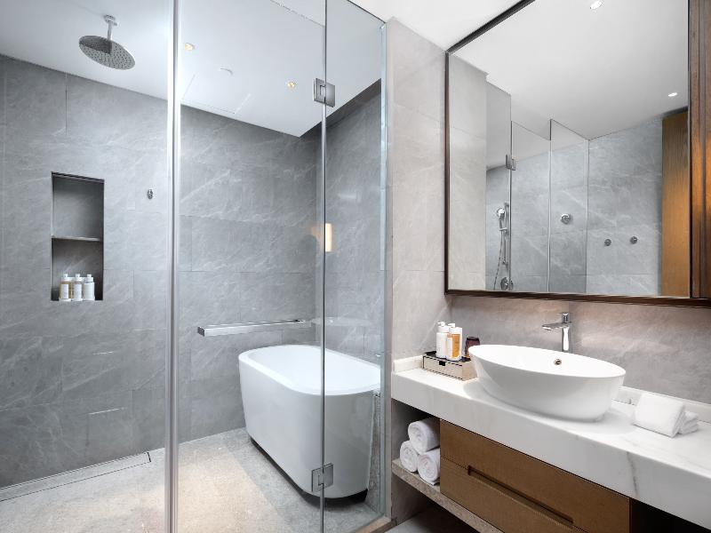 Holiday Inn and Suites Sanya Yalong Bay image