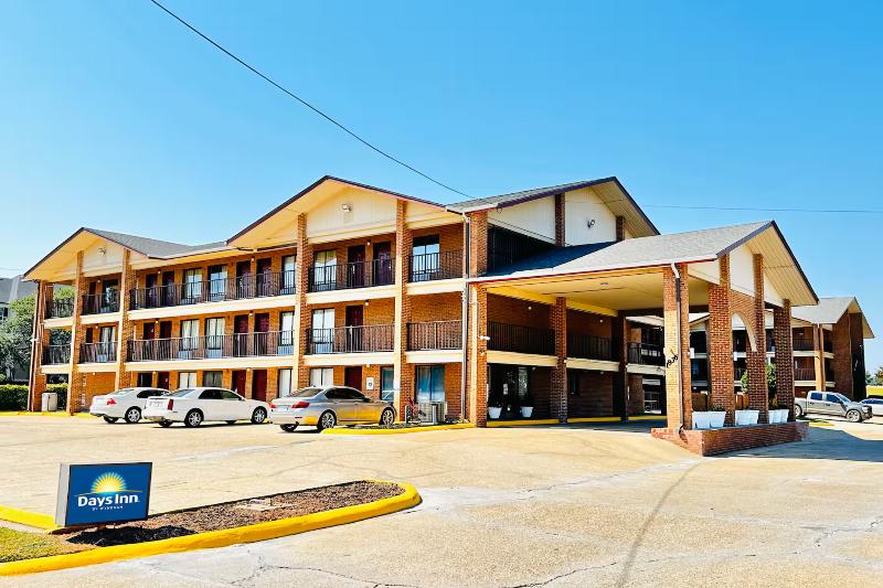 Days Inn & Suites By Wyndham Bossier City image