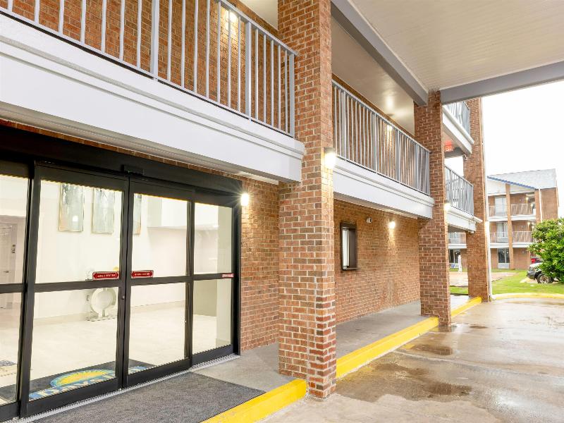 Days Inn & Suites By Wyndham Bossier City image
