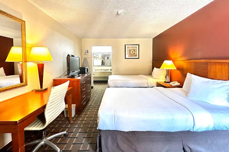 Days Inn & Suites By Wyndham Bossier City image