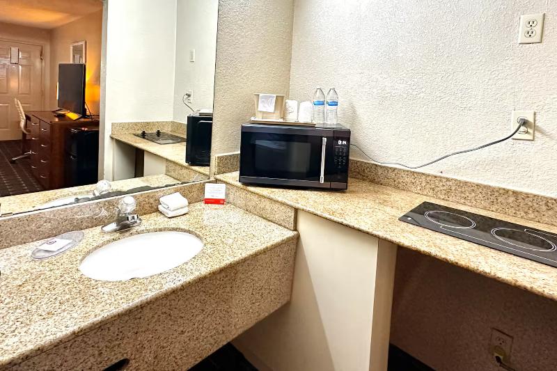 Days Inn & Suites By Wyndham Bossier City image