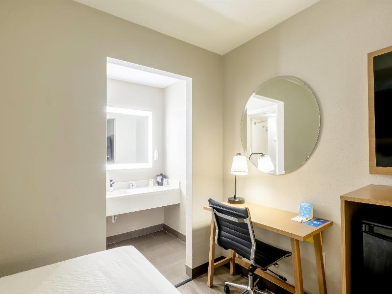 Days Inn & Suites By Wyndham Bossier City image