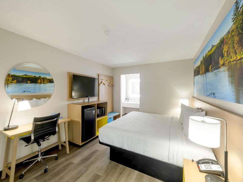 Days Inn & Suites By Wyndham Bossier City image