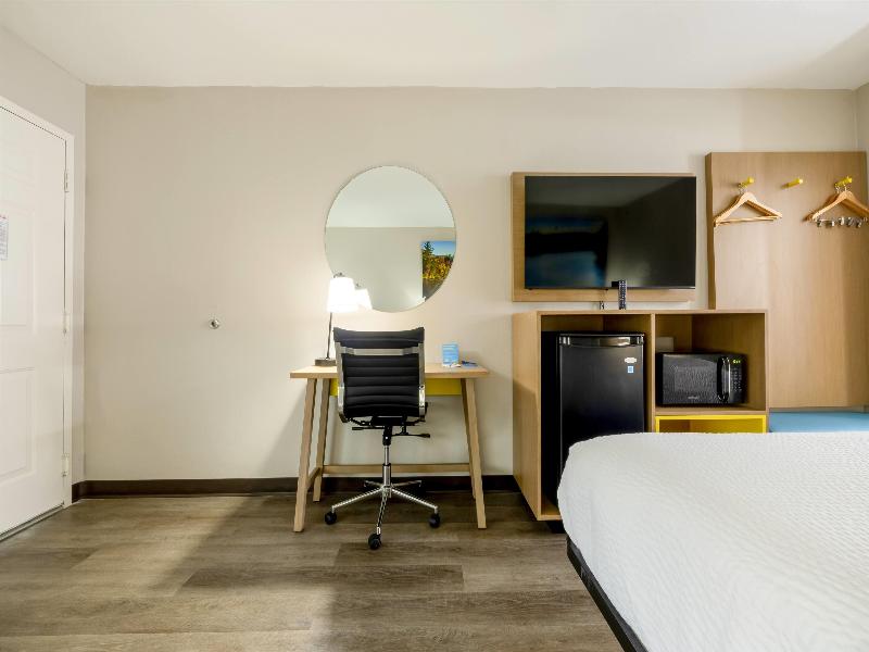 Days Inn & Suites By Wyndham Bossier City image