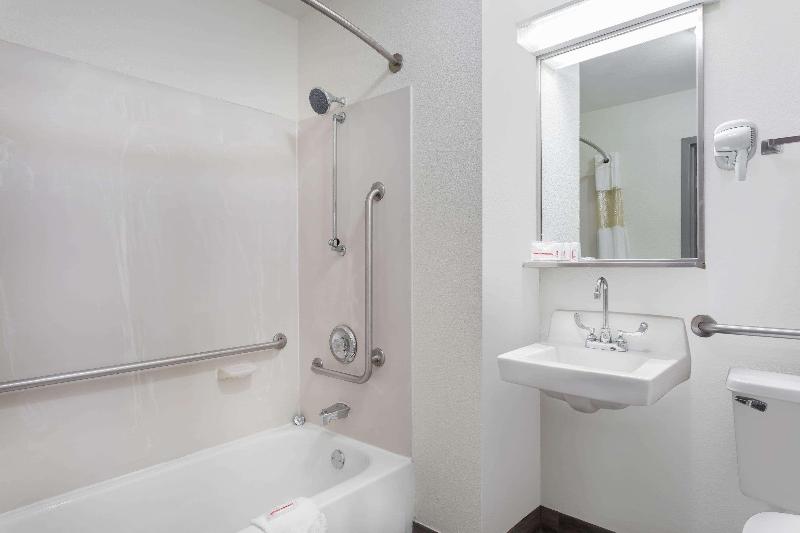 Clarion Pointe Greensboro Coliseum Area image