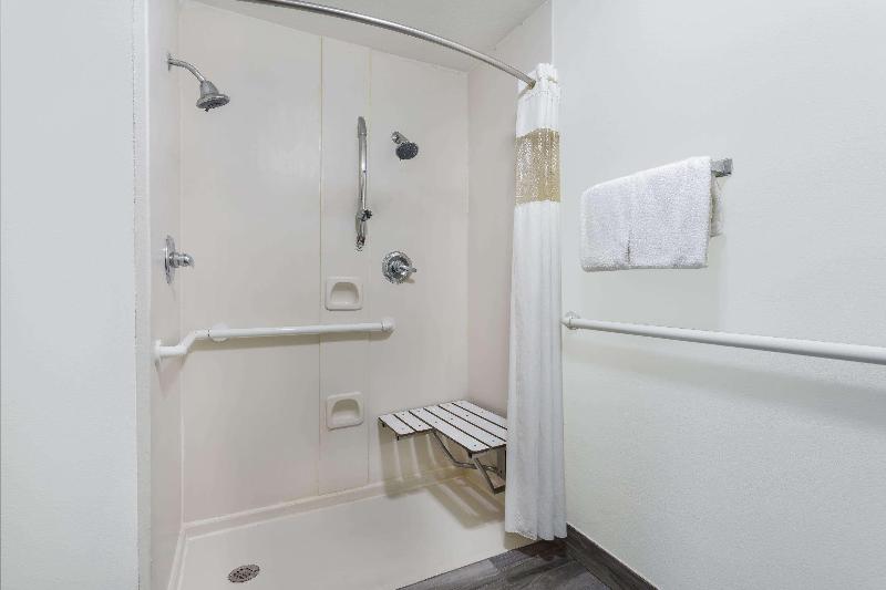 Clarion Pointe Greensboro Coliseum Area image