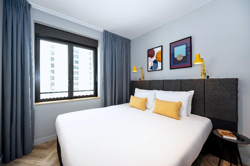 Staycity Aparthotels Paris La Defense image