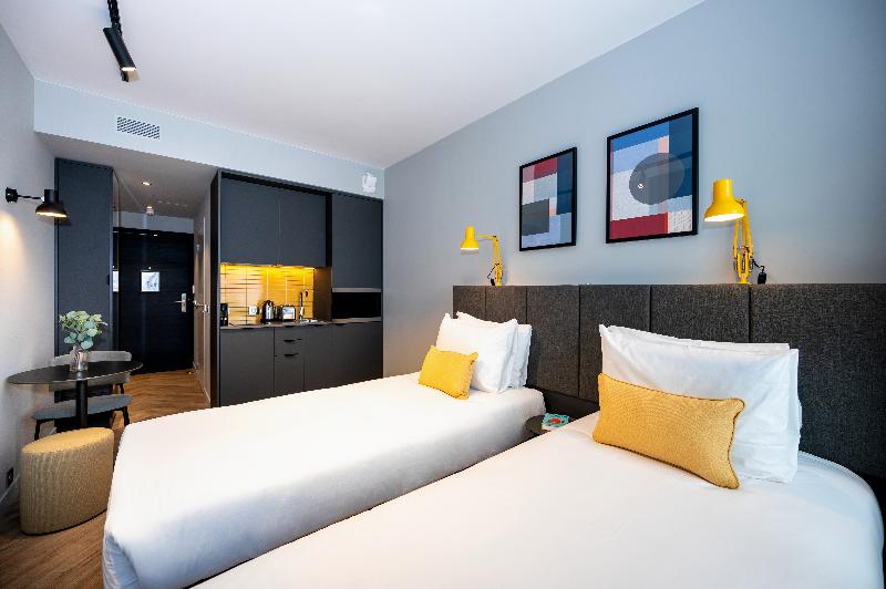 Staycity Aparthotels Paris La Defense image