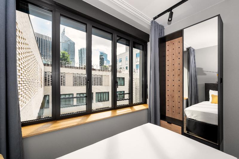 Staycity Aparthotels Paris La Defense image