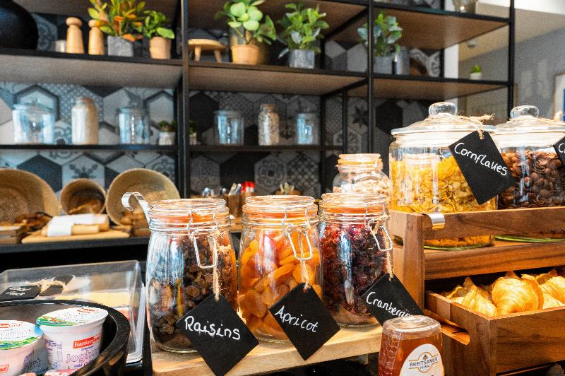 Staycity Aparthotels Paris La Defense image